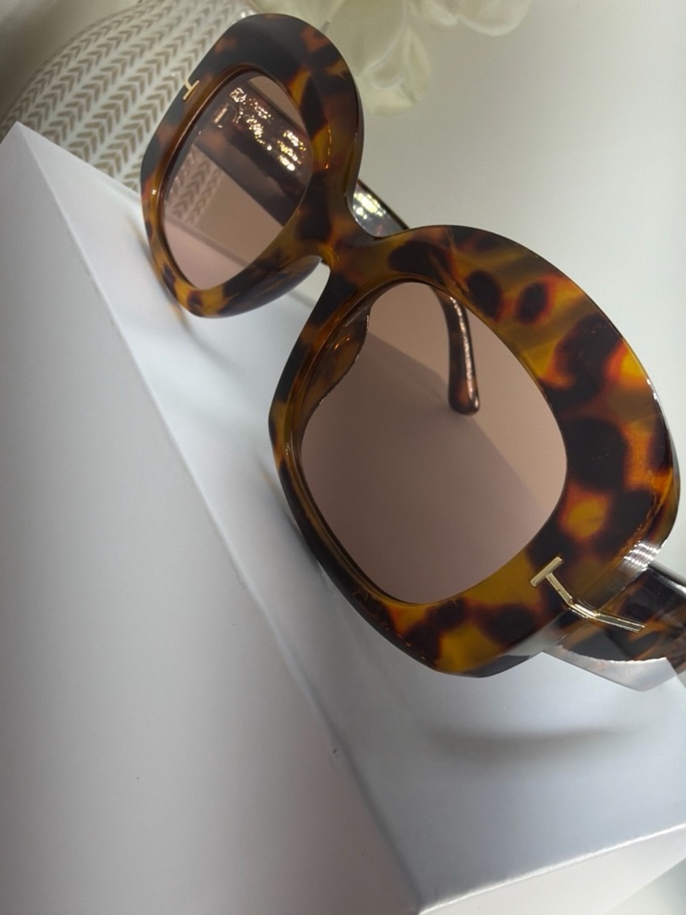 Tortoiseshell Round Women's Sunglasses - Brown Lenses